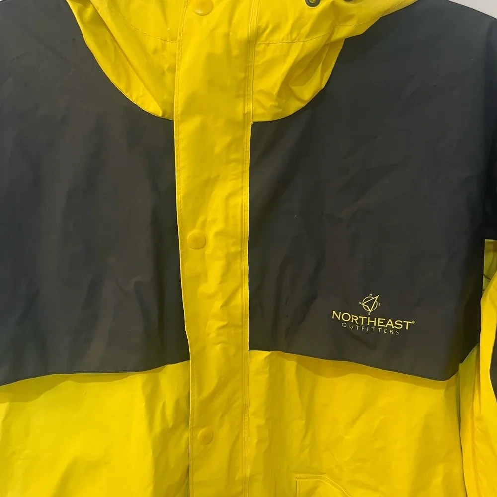 Northeast Outfitters Rugged Outdoors Men’s Size Medium Yellow Hooded Rain Jacket